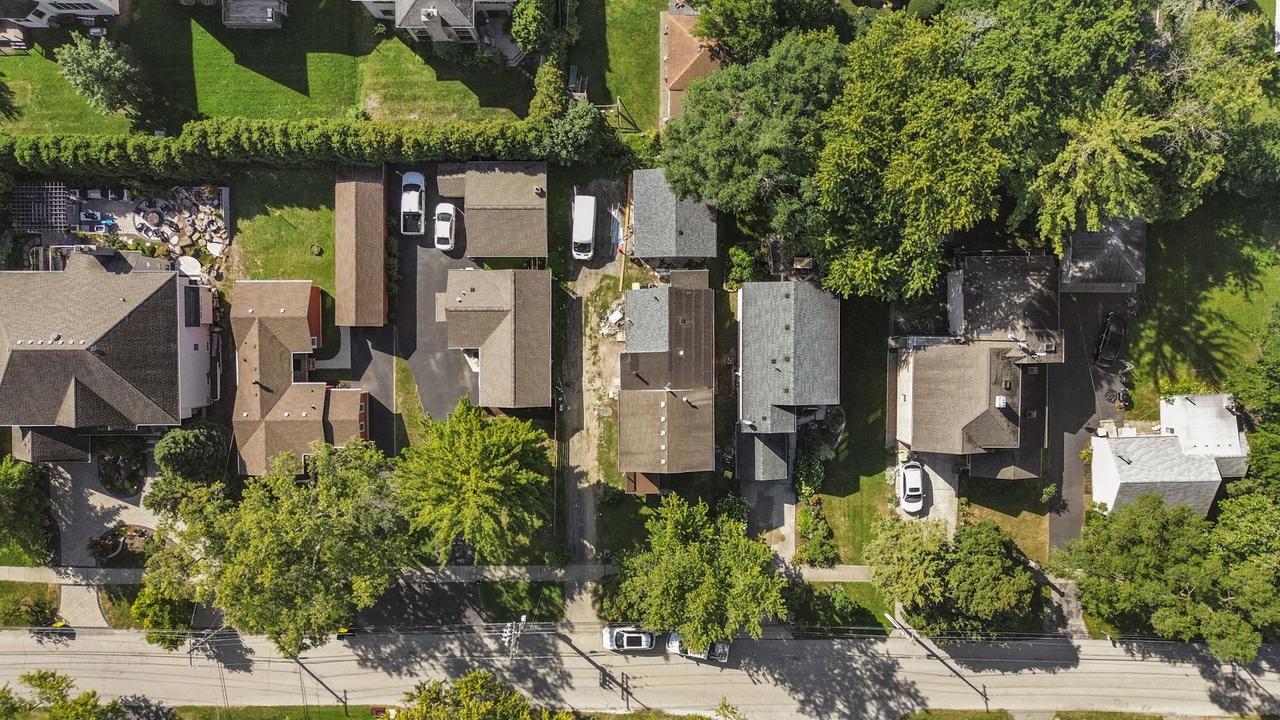 19 E 56th St., Westmont, IL 60559