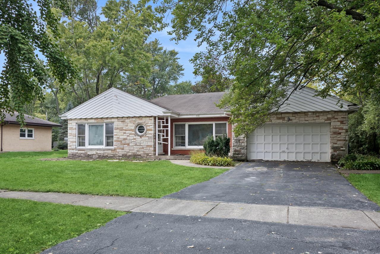 950 Gardner Rd., Flossmoor, IL 60422
