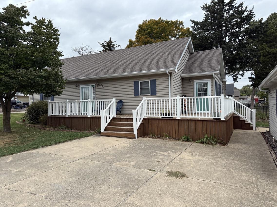 212 S 1st St., Cherry, IL 61317