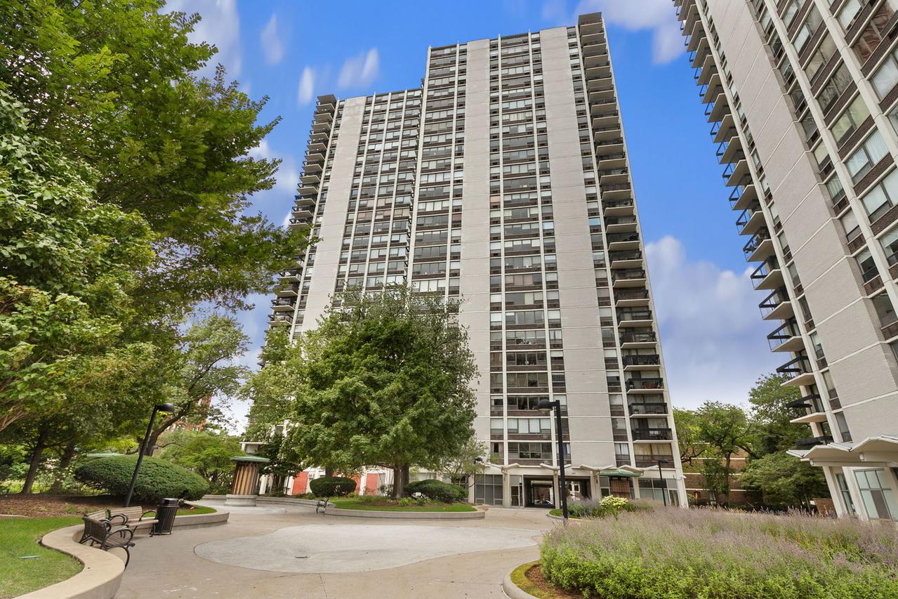 1460 N Sandburg Ter. #2001A, Chicago, IL 60610