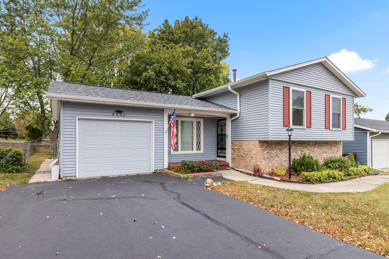 4462 Blackberry Knoll Dr., Loves Park, IL 61111