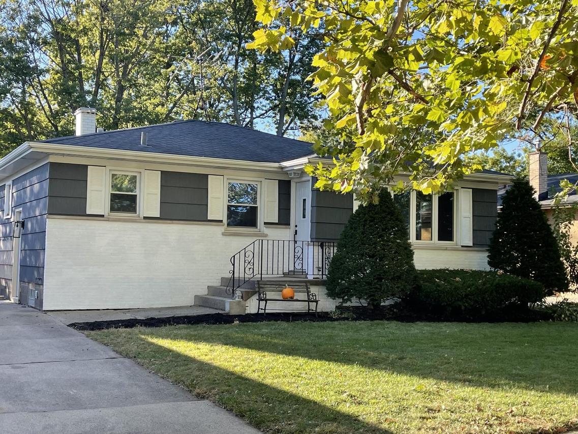 18452 Oakwood Ave., Lansing, IL 60438