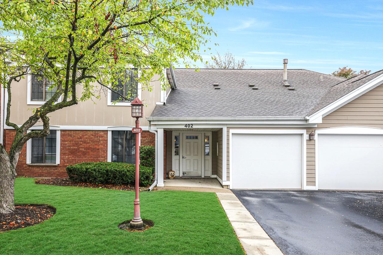 402 Sandalwood Ln. #C1, Schaumburg, IL 60193