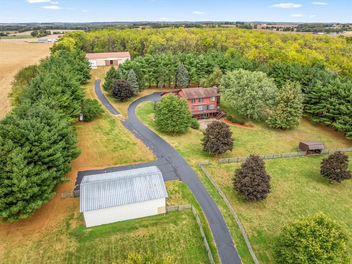 9104 E Weber Rd., Ridott, IL 61067