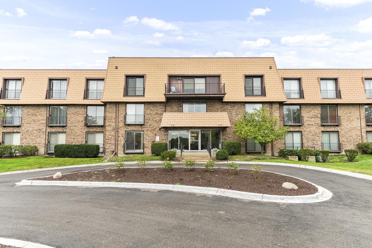 4050 Dundee Rd. #205, Northbrook, IL 60062