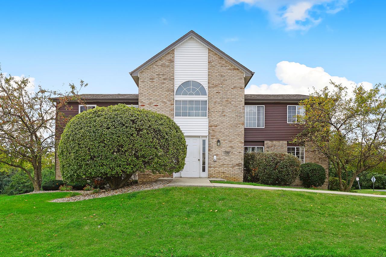 1429 Berta Dr. #2W, Crest Hill, IL 60403