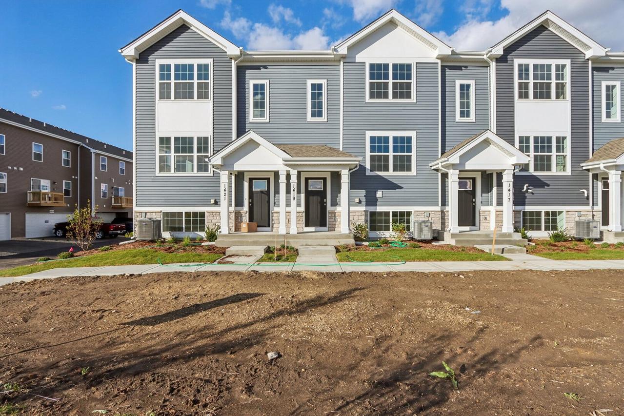 1419 Oakfield Ln., Pingree Grove, IL 60140