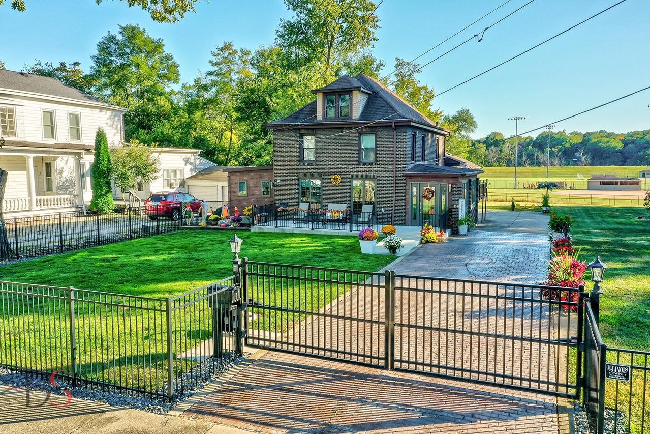 527 E Main St., Ottawa, IL 61350