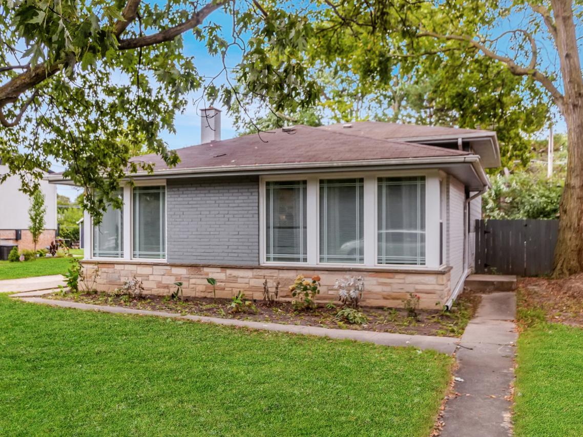 726 Lawler Ave., Wilmette, IL 60091