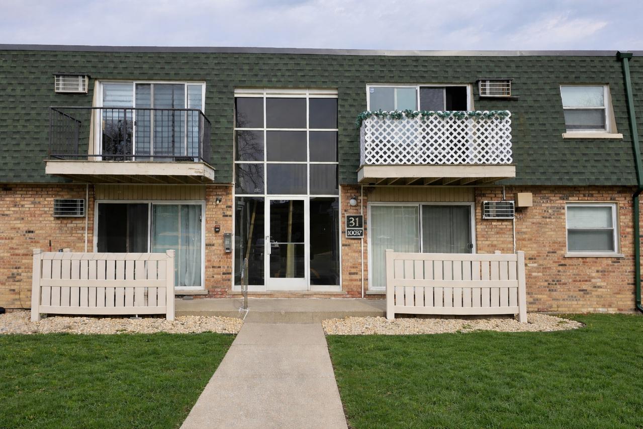 10037 S Walnut Ter. #31-111, Palos Hills, IL 60465
