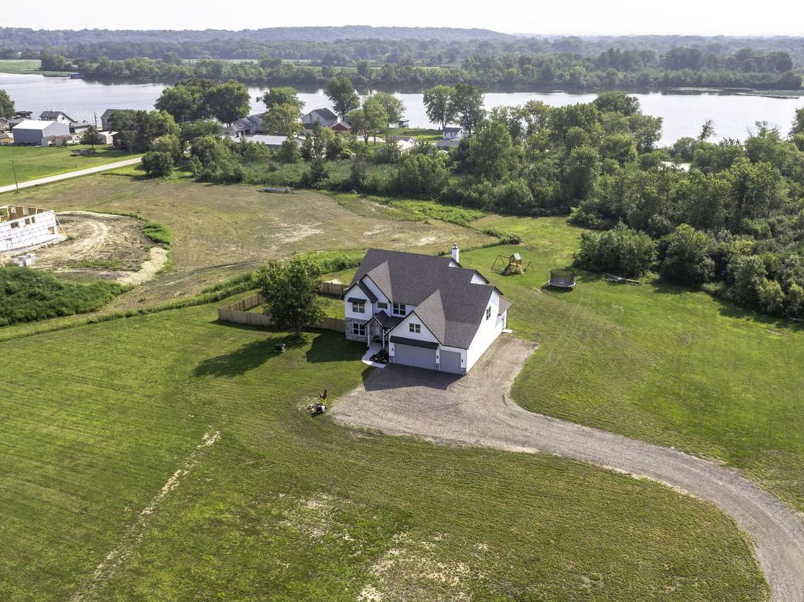6256 N Dresden Rd., Morris, IL 60450