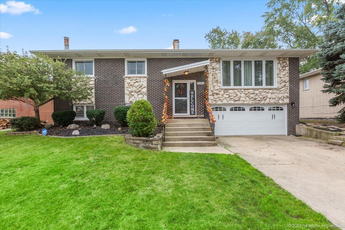 15309 Walnut Rd., Oak Forest, IL 60452