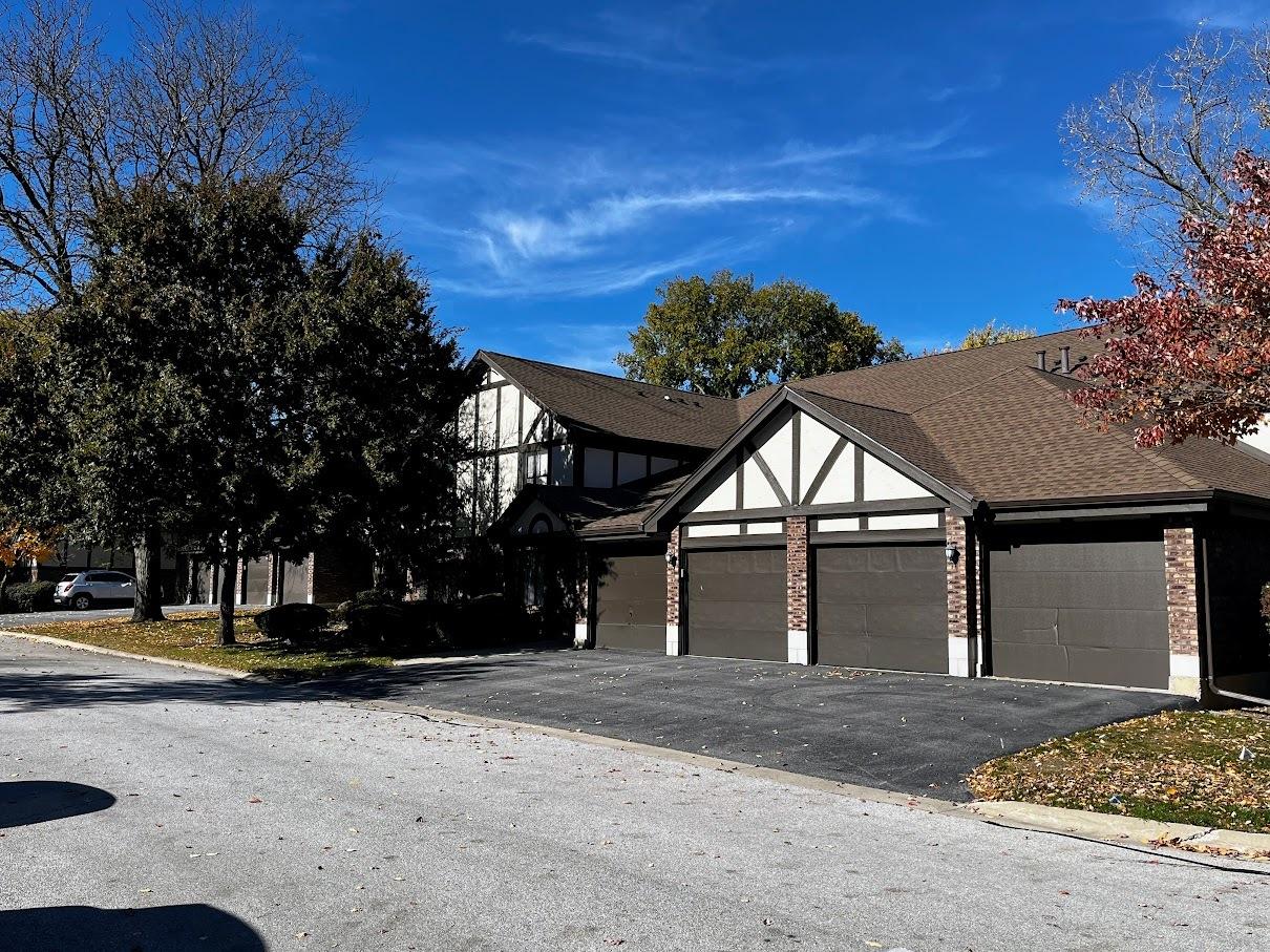 8216 Mulberry Ct. #8B, Palos Hills, IL 60465
