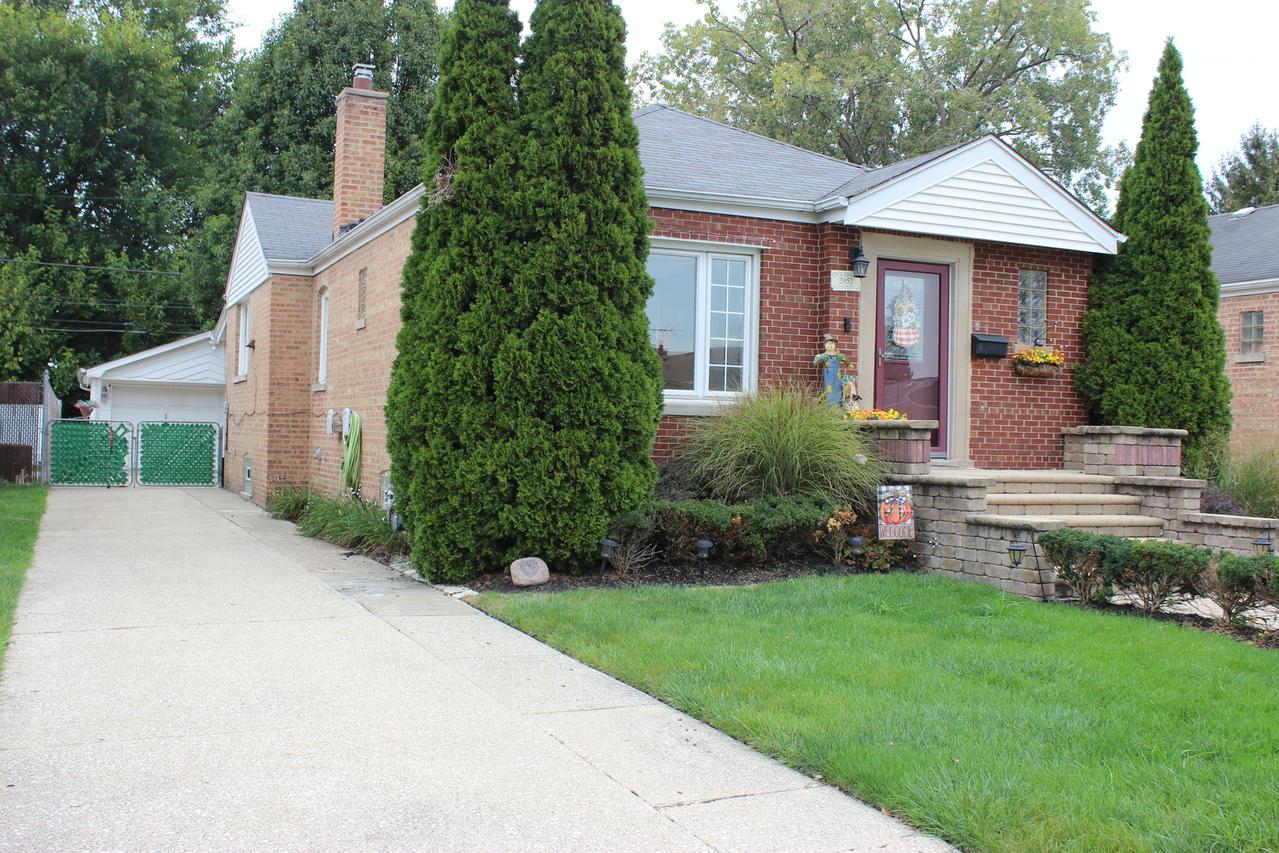 2952 W 97th Pl., Evergreen Park, IL 60805