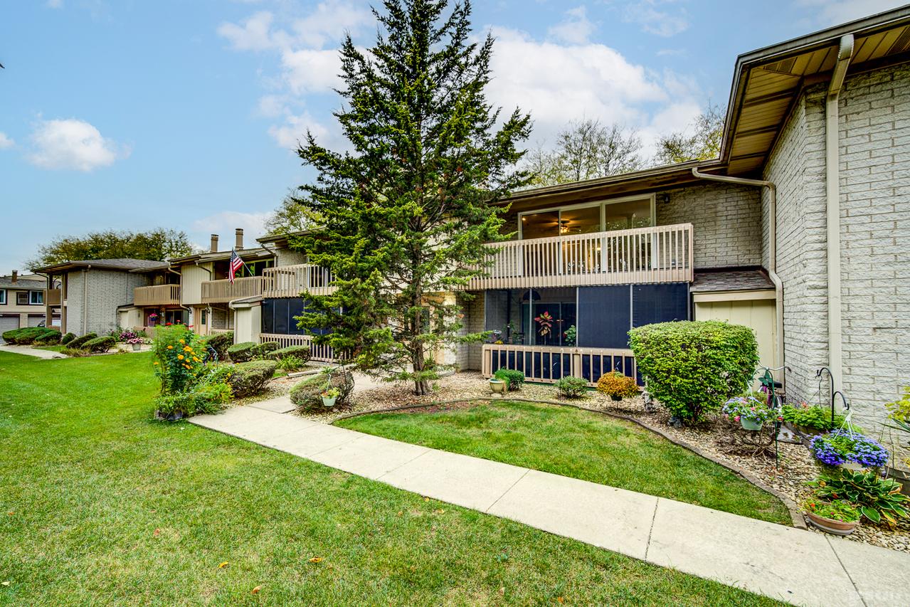 15717 Orlan Brook Dr. #G83, Orland Park, IL 60462