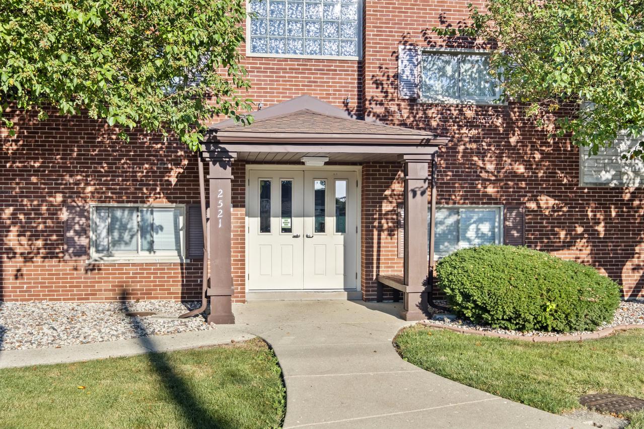 2521 N Thatcher Ave. #2i, River Grove, IL 60171