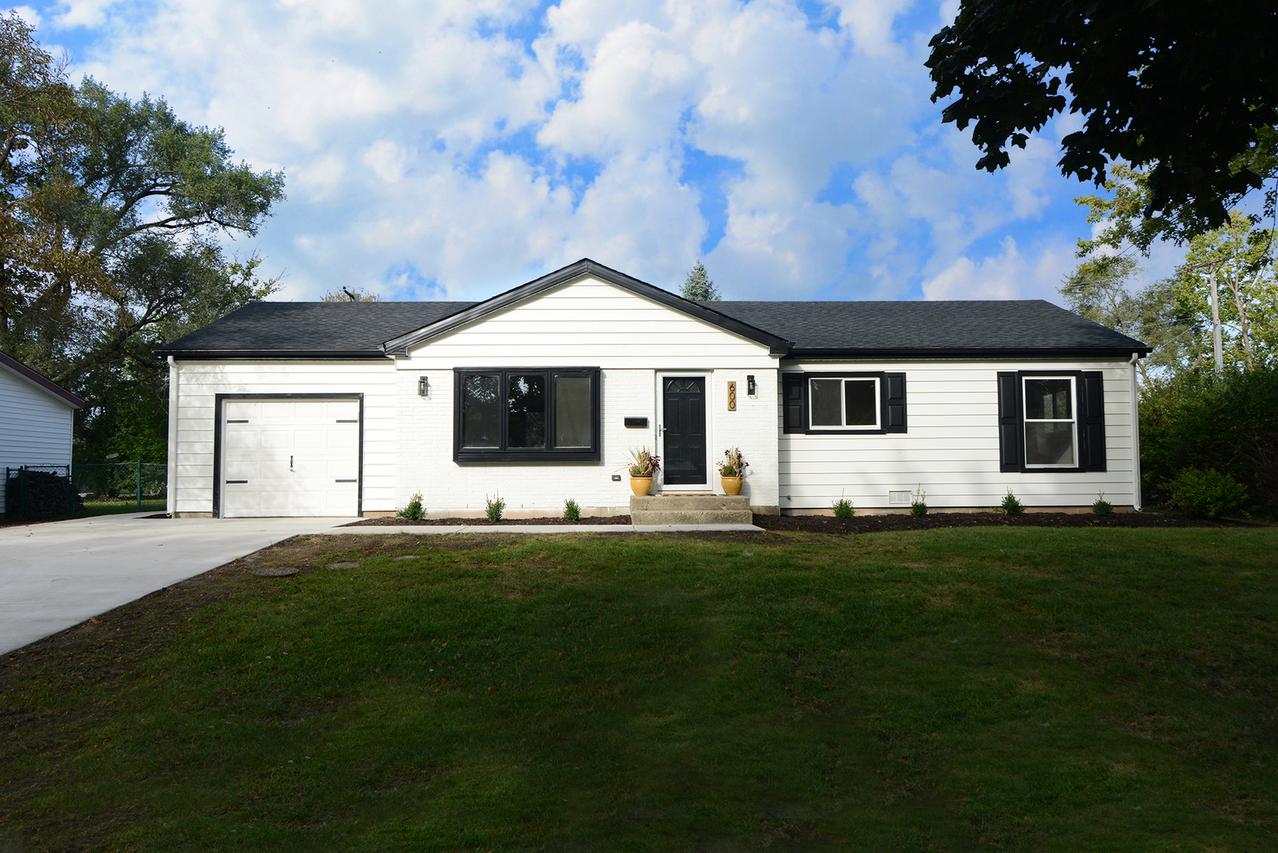 600 Sussex Ln., Crystal Lake, IL 60014