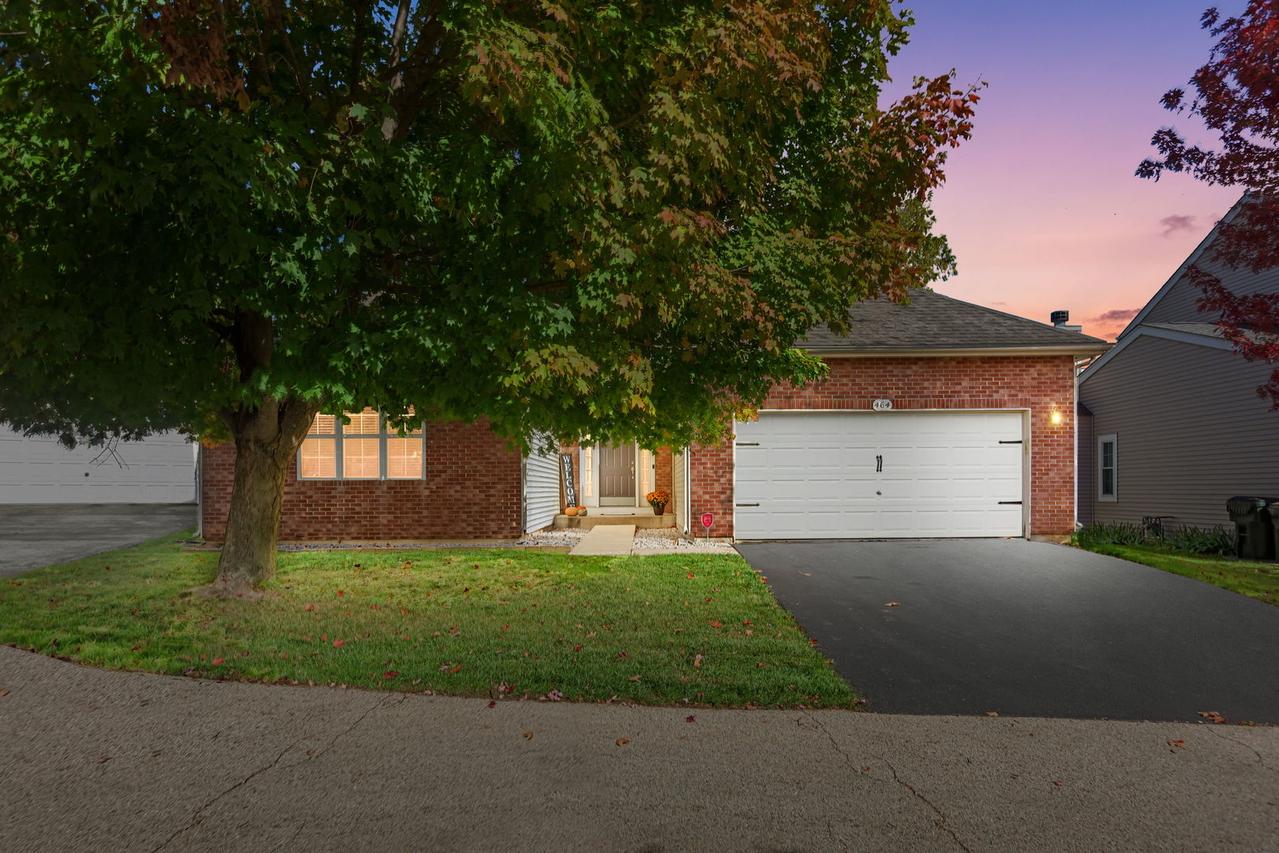 464 N Crooked Lake Ln., Lindenhurst, IL 60046