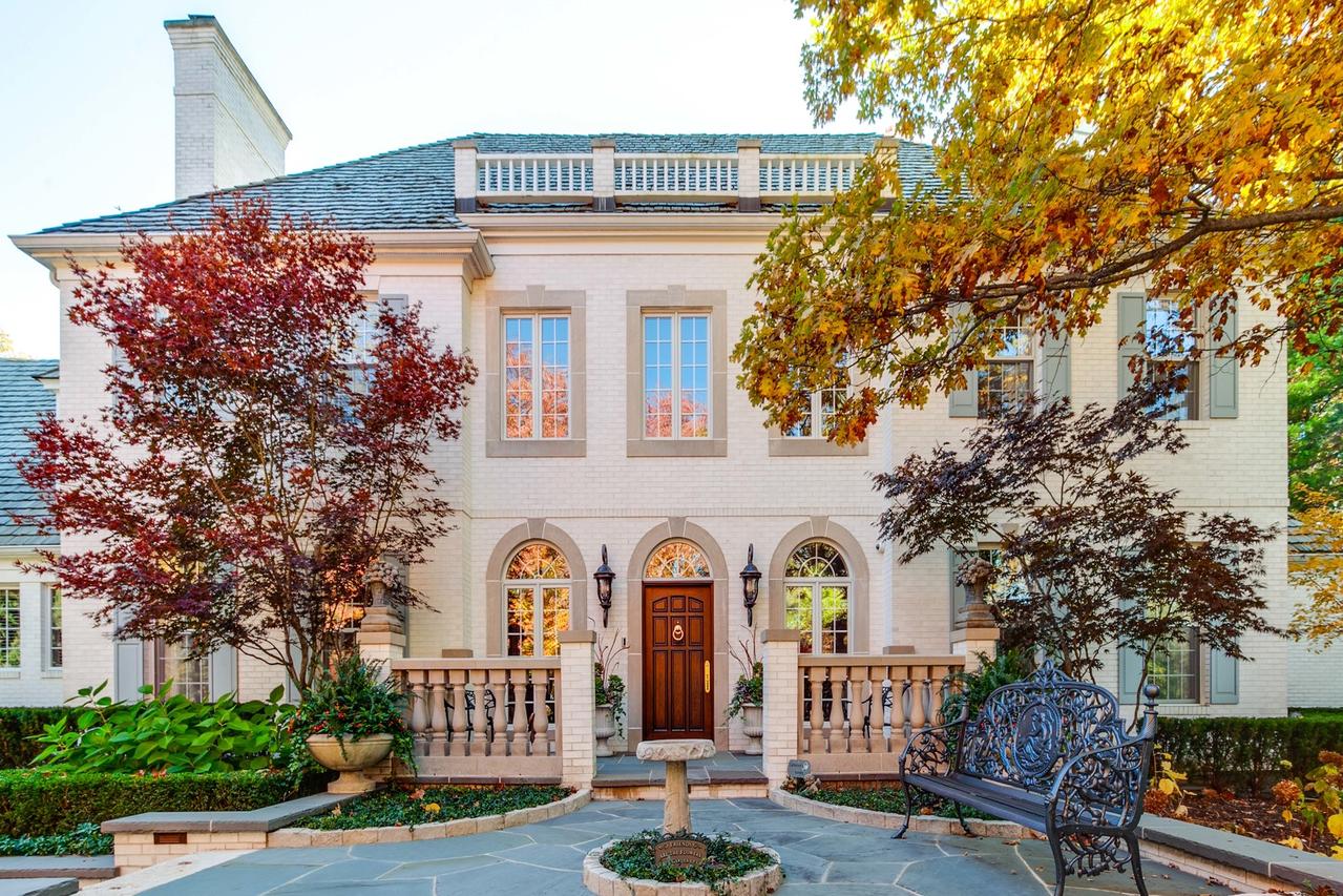 1371 Lakewood Dr., Lake Forest, IL 60045