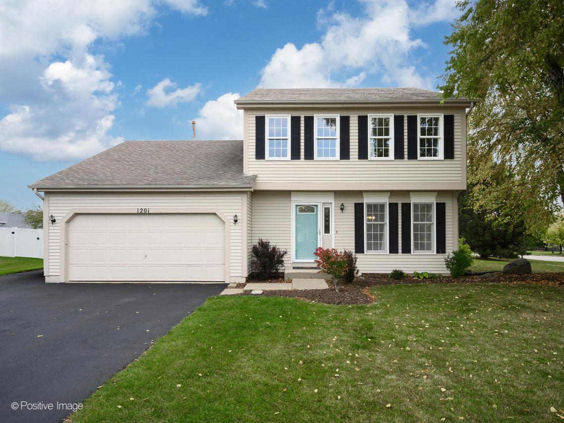 1201 Boxwood Dr., Crystal Lake, IL 60014