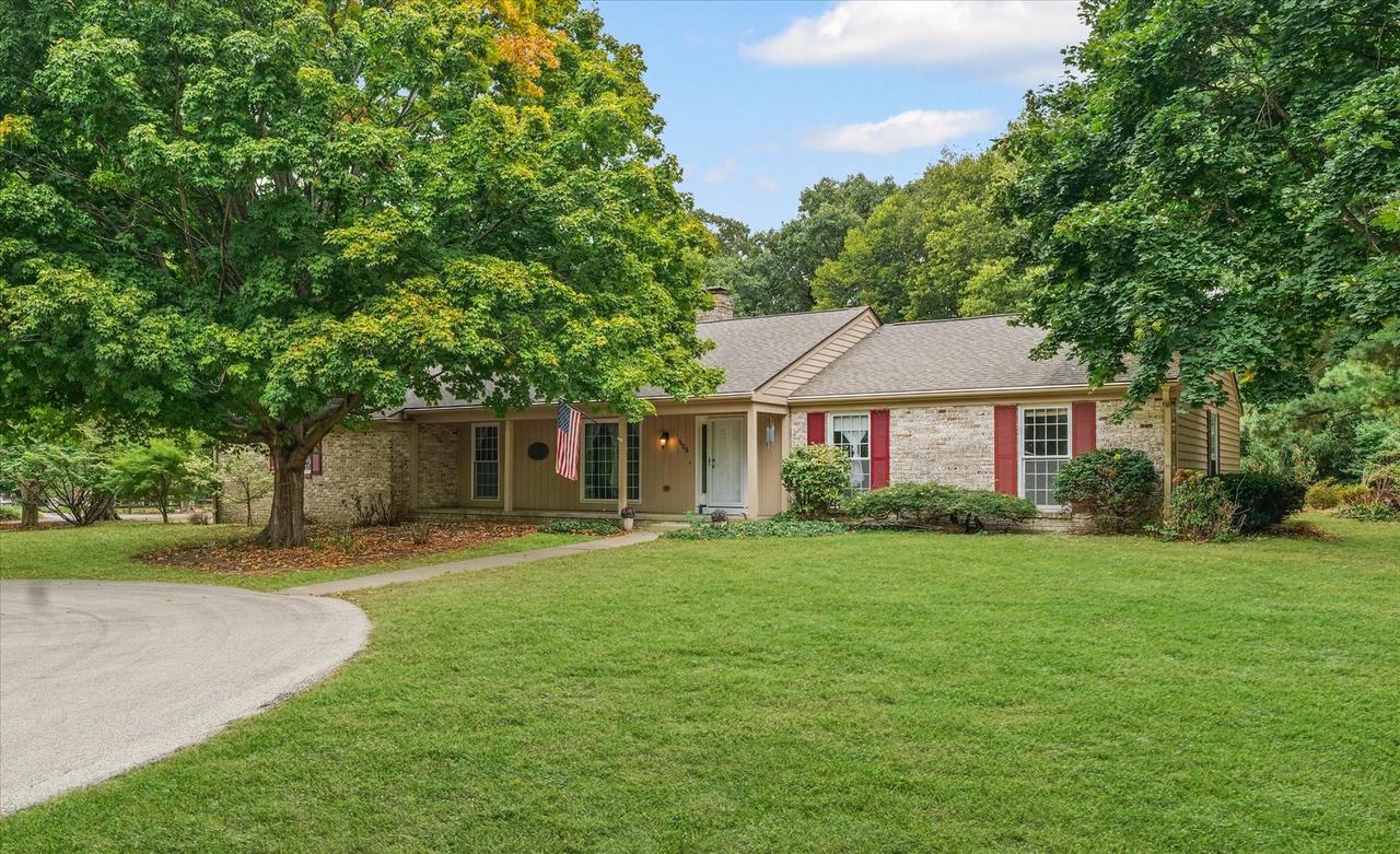 1606 Woodfield Dr., Mahomet, IL 61853