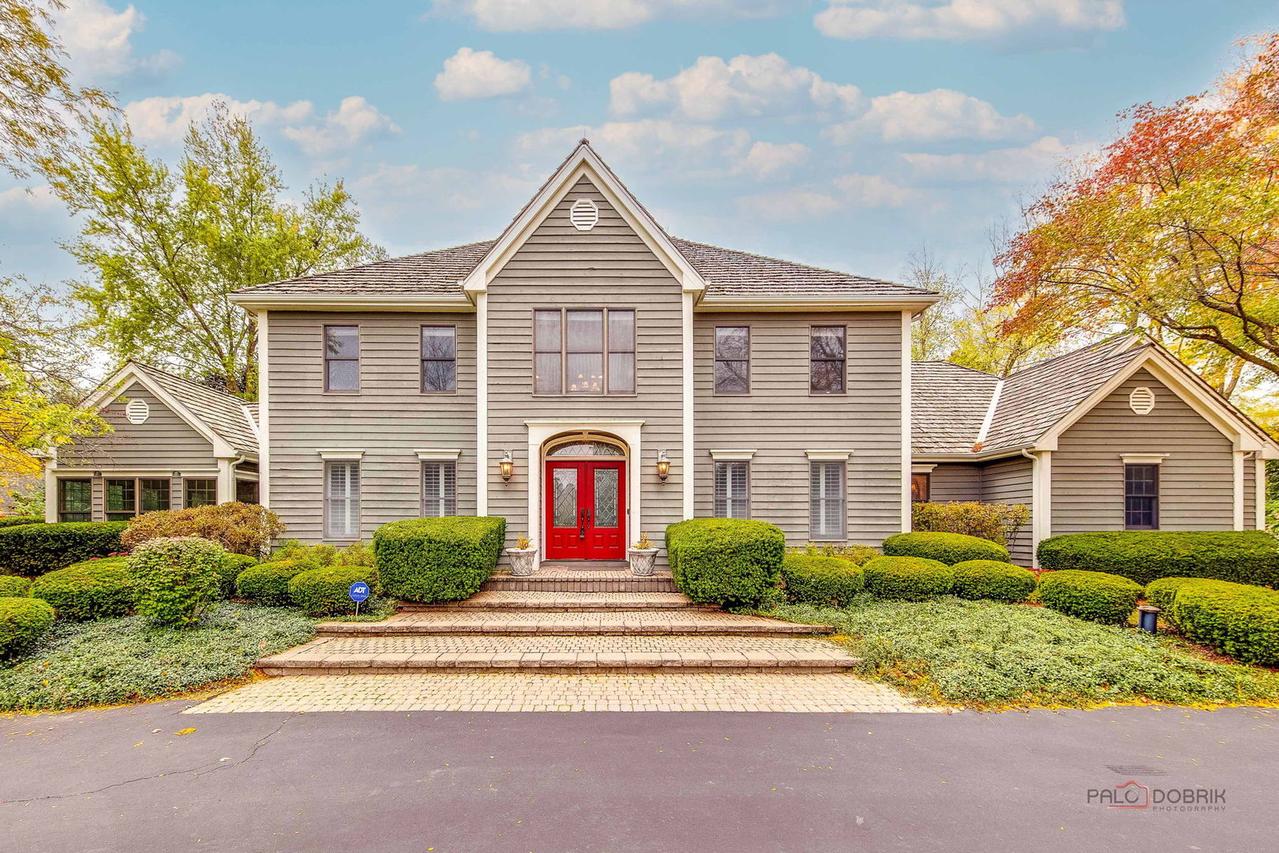 11N212 Williamsburg Dr., Elgin, IL 60124