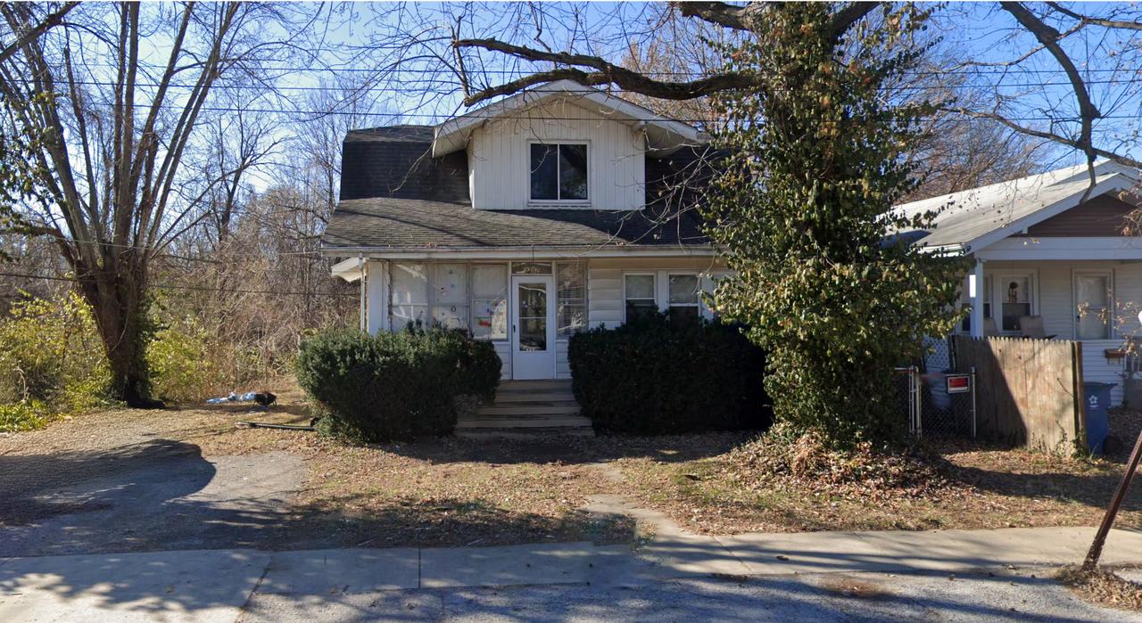 3302 Belle St., Alton, IL 62002