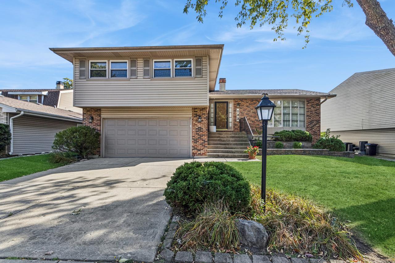 133 Coral Ln., Wheeling, IL 60090