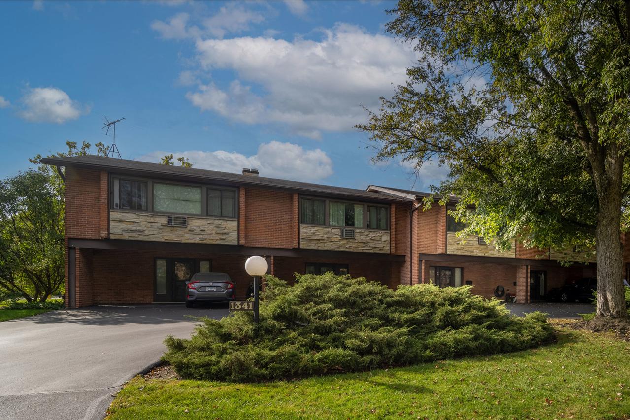 1341 Greenwillow Ln. #C, Glenview, IL 60025