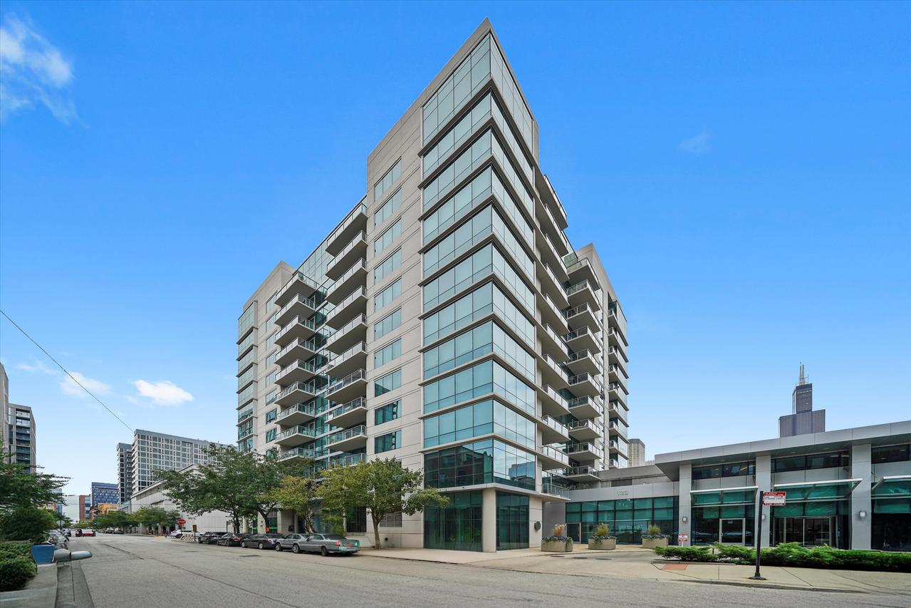125 S Green St. #806A, Chicago, IL 60607