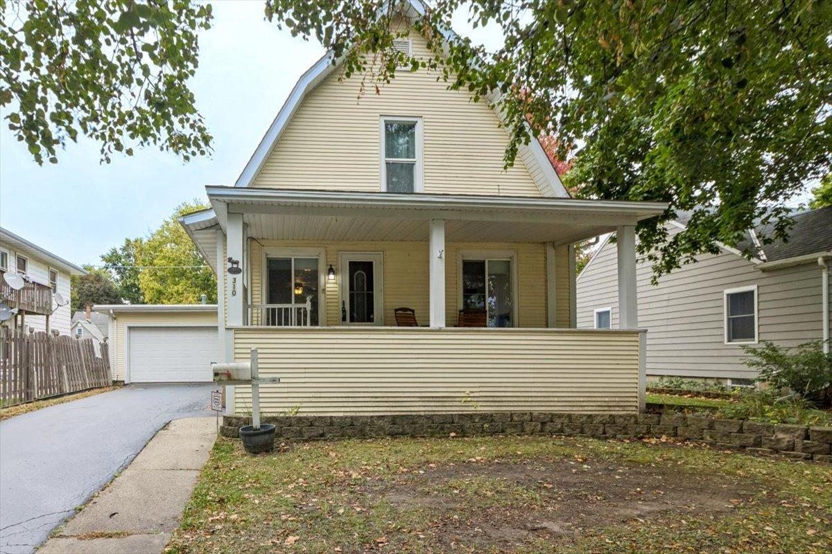 310 S Sycamore St., Genoa, IL 60135