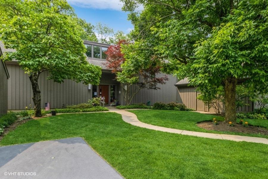 729 Old Barn Rd. #C, Lake Barrington, IL 60010
