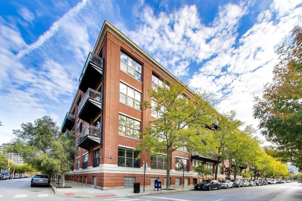 1040 W Adams St. #374, Chicago, IL 60607