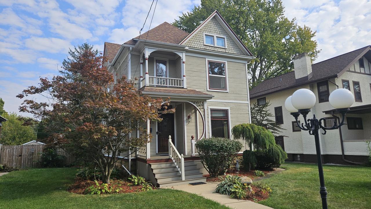 121 Paris Ave., Rockford, IL 61107