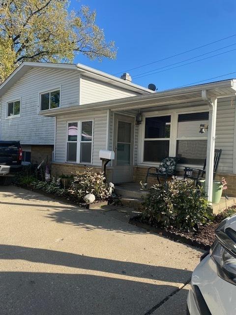 49 N Shaddle Ave., Mundelein, IL 60060
