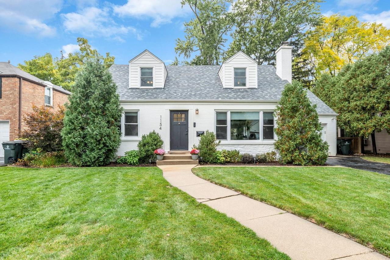 1154 Vernon Dr., Glenview, IL 60025