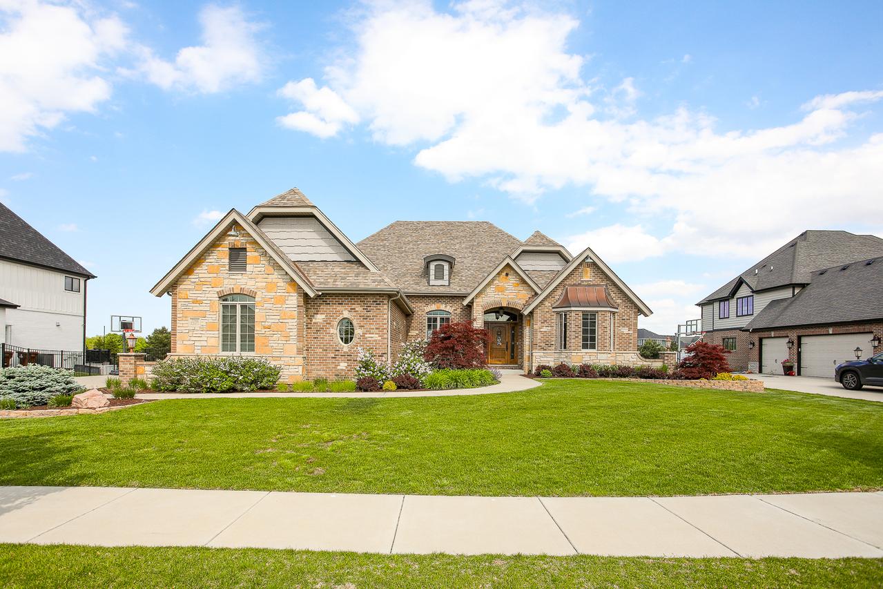 22331 Majestic Ln., Frankfort, IL 60423