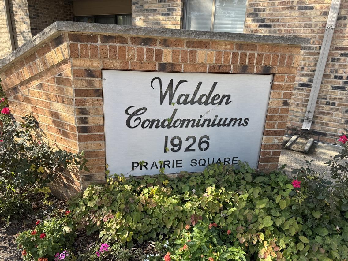 1926 Prairie Sq. #302, Schaumburg, IL 60173