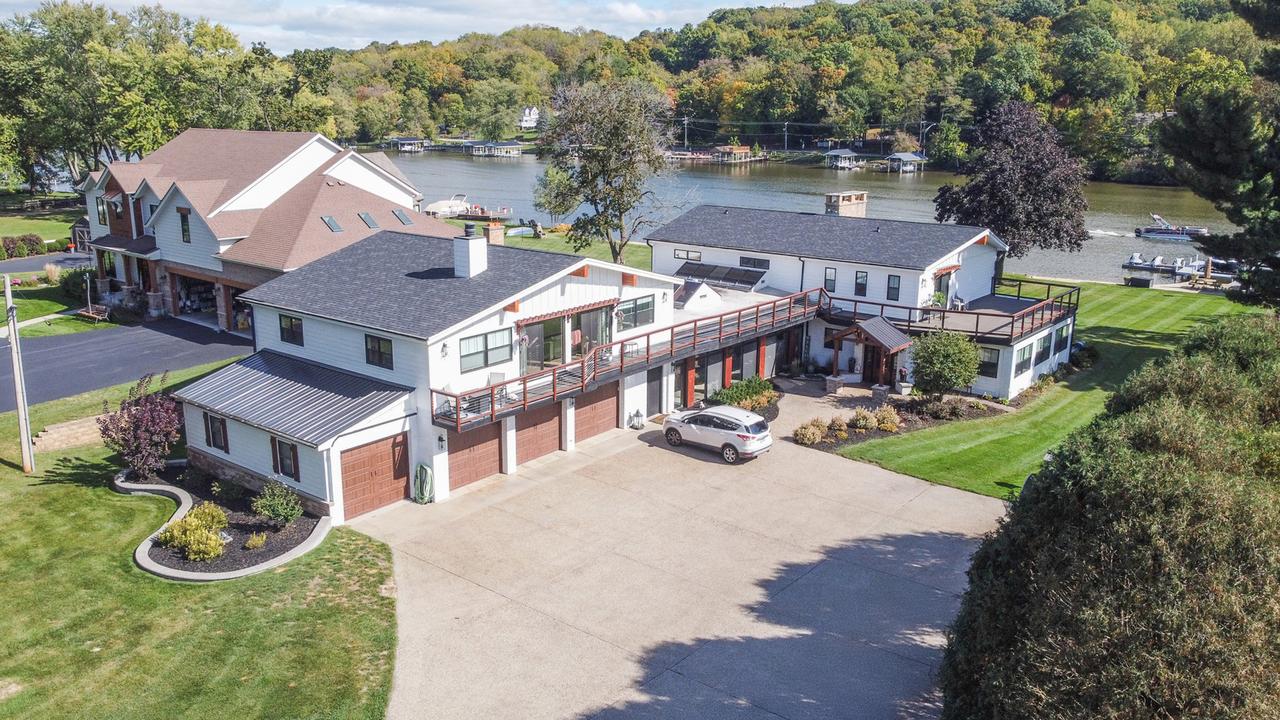 1649 Heather Dr., Algonquin, IL 60102
