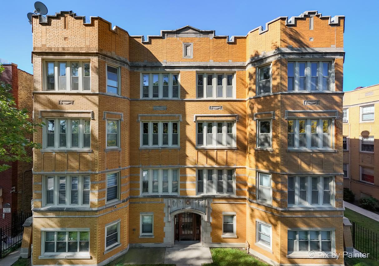 6226 N Mozart St. #2N, Chicago, IL 60659