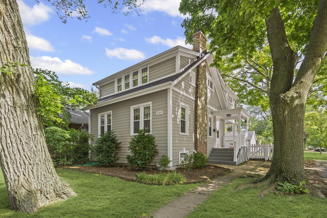 2101 Pioneer Rd., Evanston, IL 60201