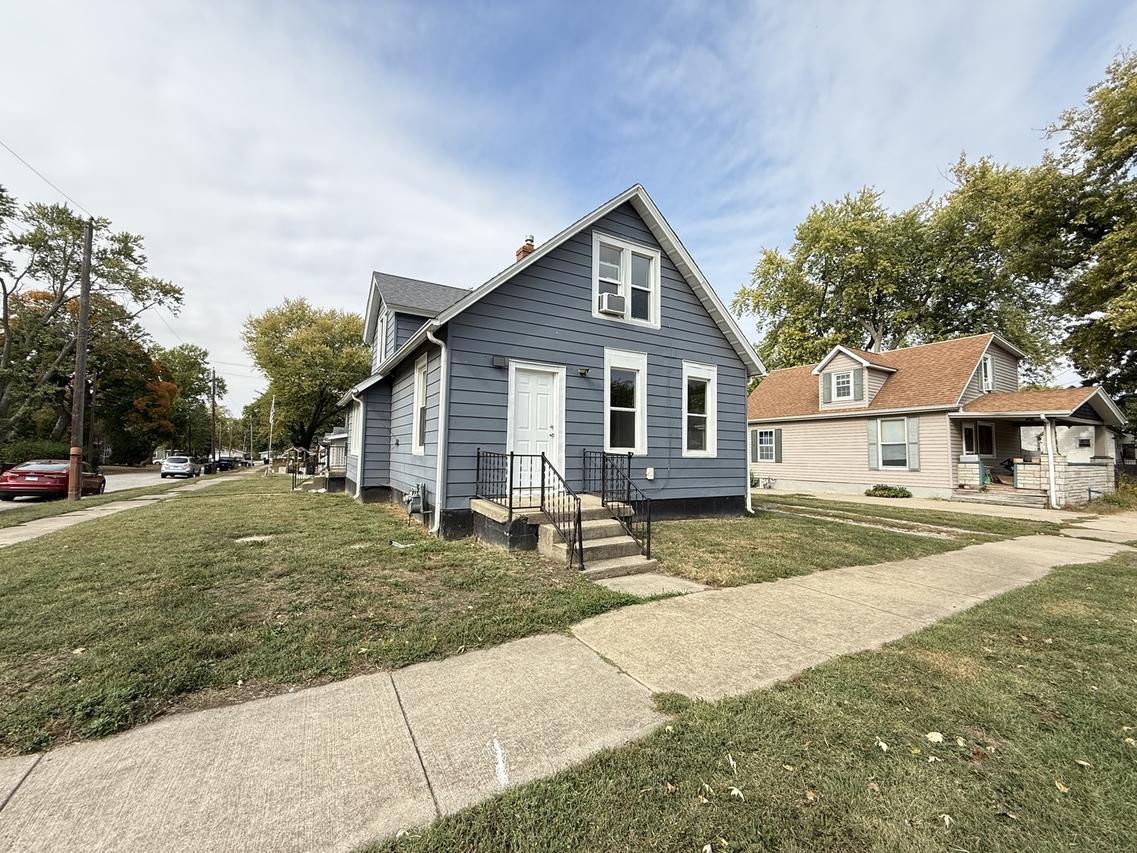 1401 W Elm St., Bloomington, IL 61701