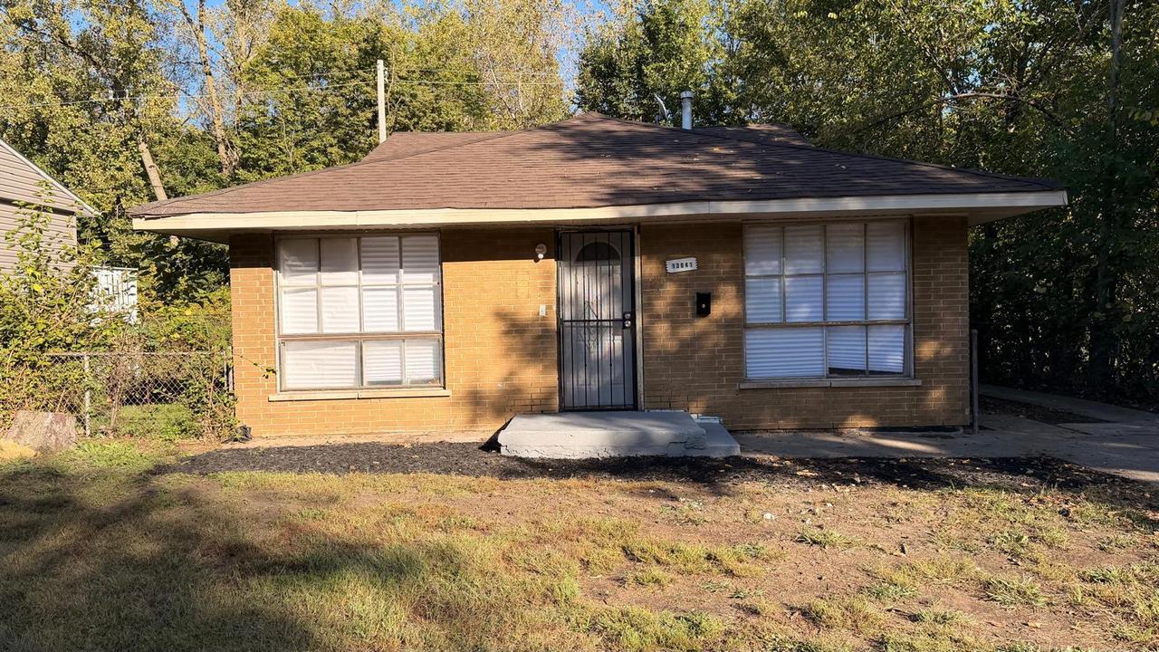 13041 S Eberhart Ave., Chicago, IL 60827