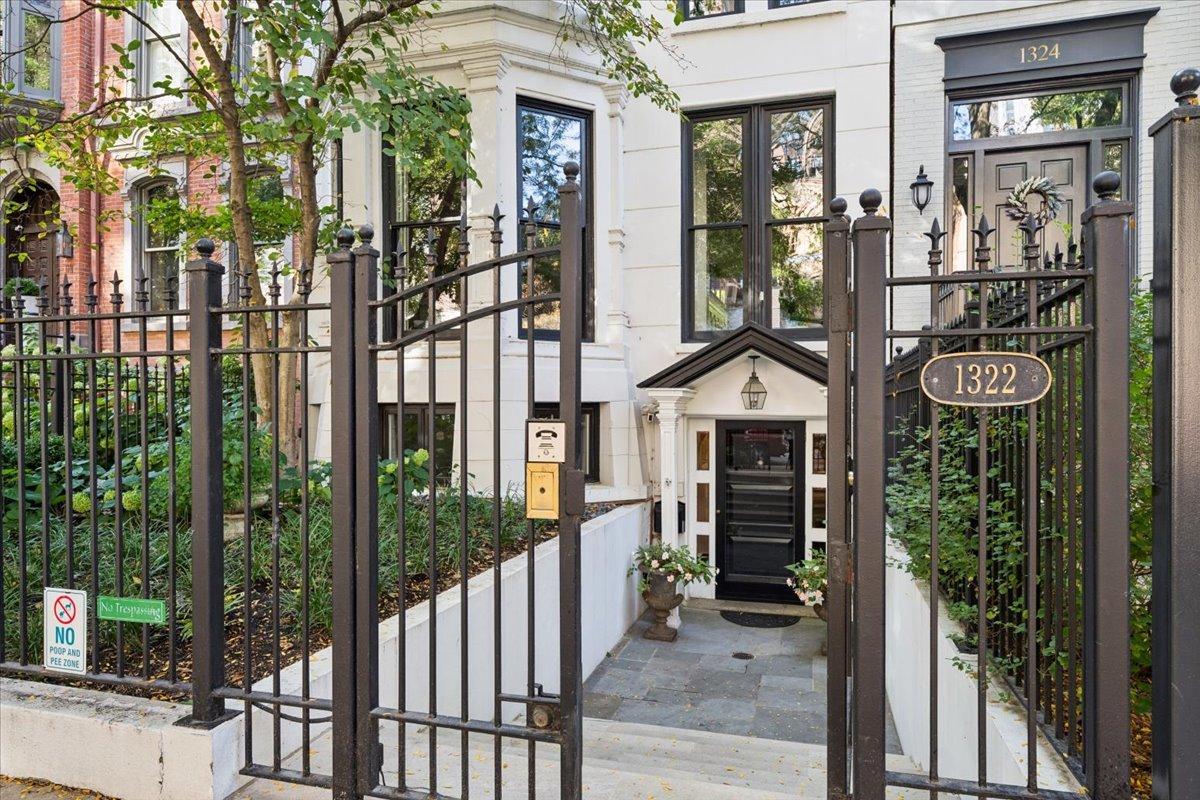 [Address Hidden by Seller], Chicago, IL 60610