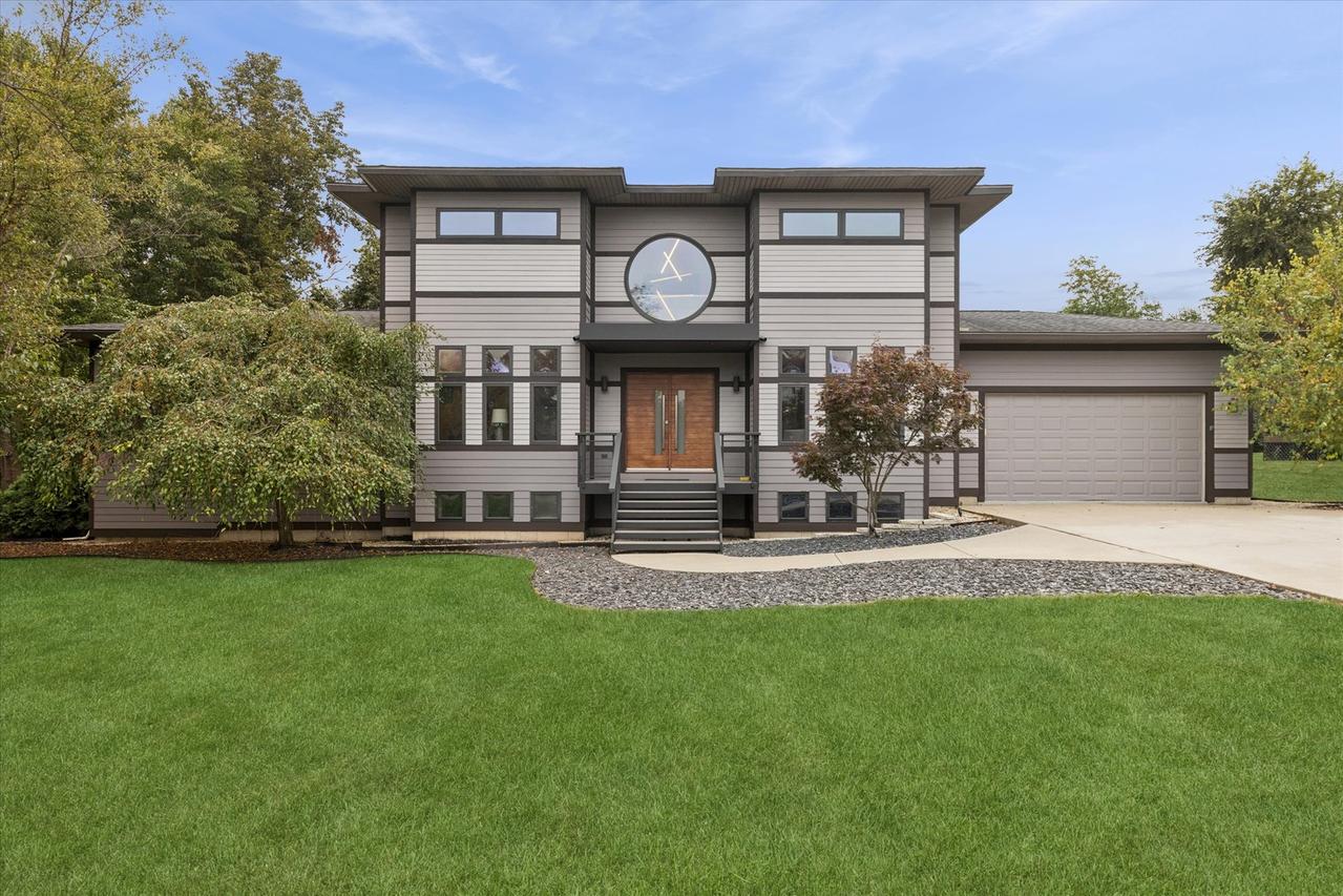 11225 Arrowhead Tr., Indian Head Park, IL 60525