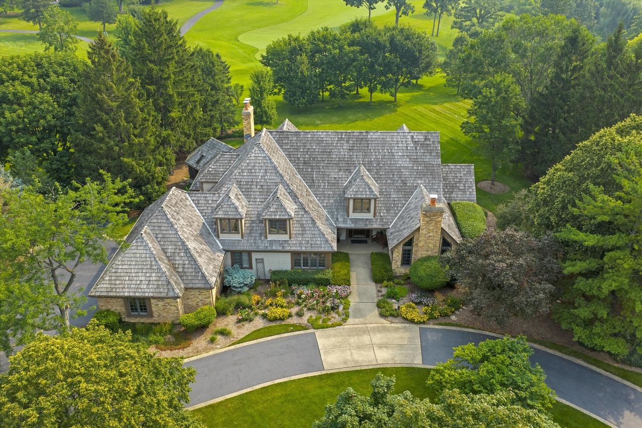 18 S Wynstone Dr., North Barrington, IL 60010