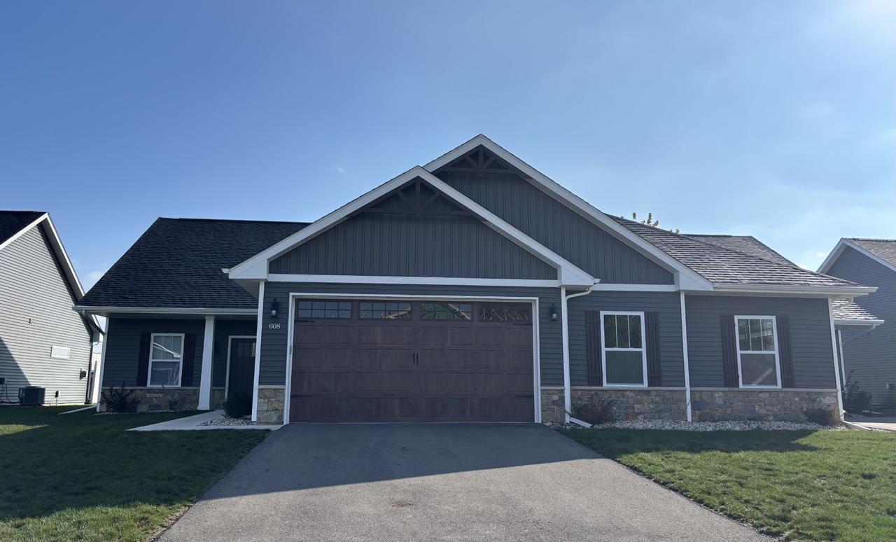 610 Anjali Ct. #R, Sycamore, IL 60178