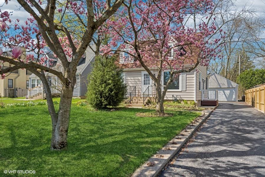 1552 Mccraren Rd., Highland Park, IL 60035
