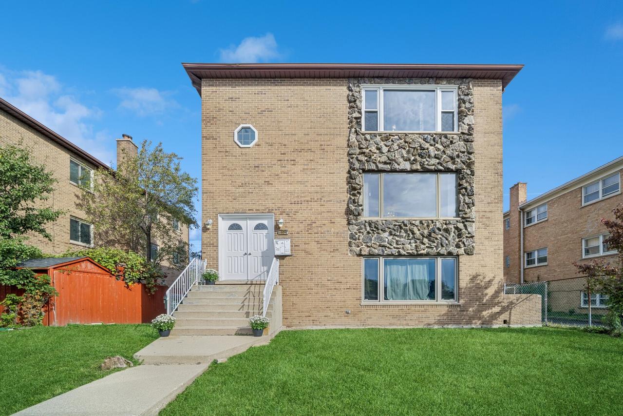 8124 W Dempster St., Niles, IL 60714