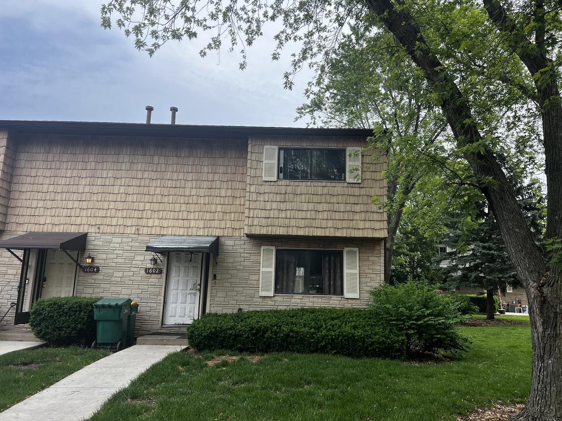 1602 Chippewa Tr., Wheeling, IL 60090